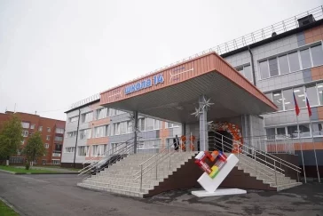 Фото: Губернатор Кузбасса вручил школьникам первые «Карты отличника» 2