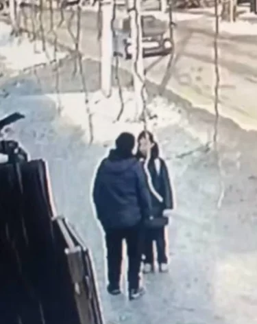 В Кызыле разыскивают мужчину, домогавшегося до школьницы