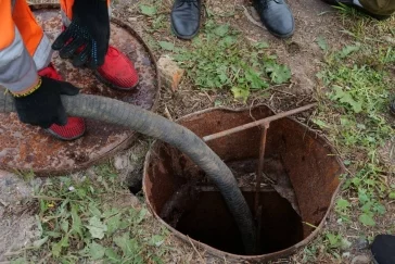 Фото: В Кемерове вода подтапливает дома на двух улицах несколько месяцев: мэр отправил комиссию 5