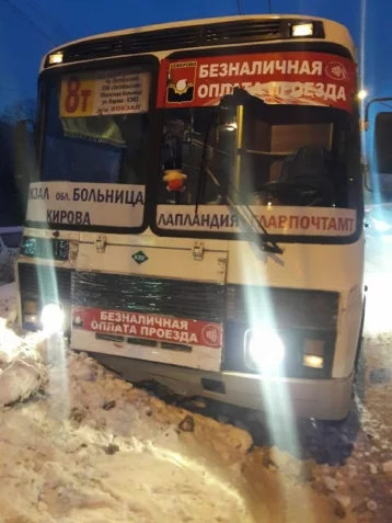 Фото: В Кемерове водитель маршрутки попал в ДТП и отказался от медосвидетельствования из-за наркотиков 1