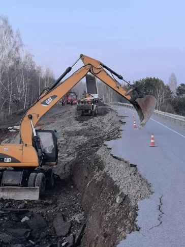 Фото: Дирекция автодорог Кузбасса показала, как восстанавливают участок трассы Бийск — Новокузнецк 3