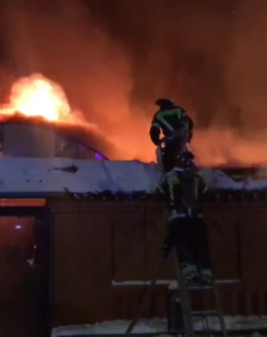 Торговые павильоны горят в Сергиевом Посаде