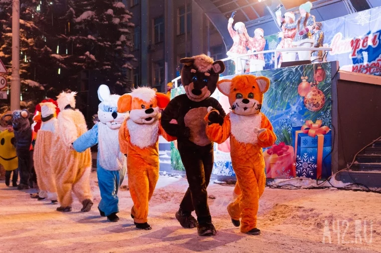 Фото: «Город детства»: на площади Советов открылся главный ледовый городок Кузбасса  34