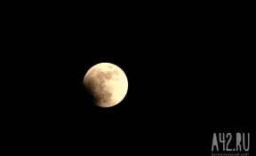 Видео падения метеорита на Луну во время затмения опубликовано в Сети