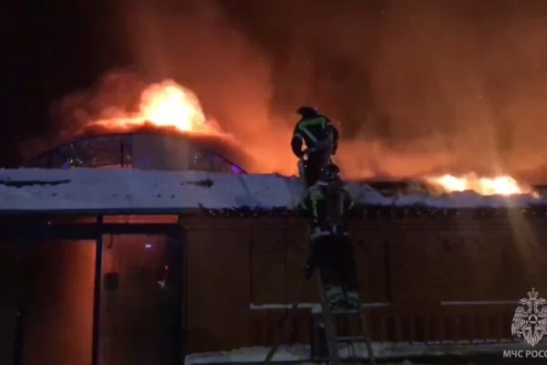 Торговые павильоны горят в Сергиевом Посаде