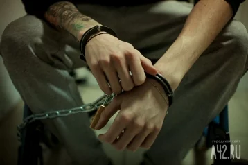 Фото: Жителя Набережных Челнов посадили на 10 суток за татуировки на пальцах  1