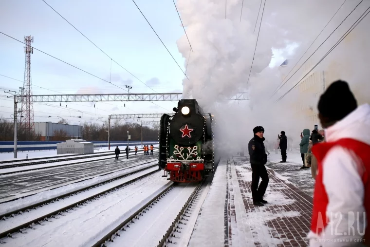Фото: В Кемерово прибыл поезд Деда Мороза из Великого Устюга 5