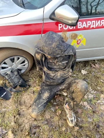 Фото: В Санкт-Петербурге мужчина открыл стрельбу около ТРЦ, пострадали 2 человека 1