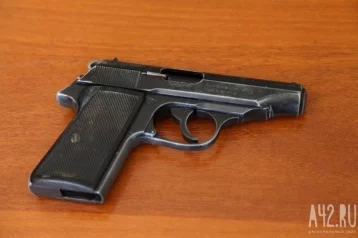 Фото: Жительница Кузбасса с игрушечным пистолетом ограбила табачный киоск 1