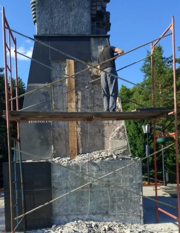Фото: В Кемерове начался ремонт монумента «Память шахтёрам Кузбасса» 3