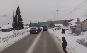 В Кемерове водитель грузовика сбил 15-летнюю девочку на пешеходном переходе