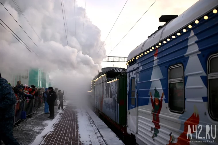 Фото: В Кемерово прибыл поезд Деда Мороза из Великого Устюга 6