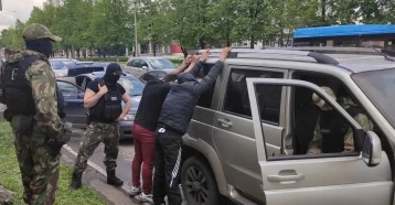 Фото: Появилось видео задержания двоих новокузнечан бойцами ОМОН и полицейскими 1