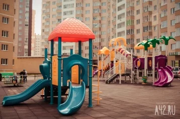 Фото: Кузбассовцев призывают сообщать об опасных детских площадках 1