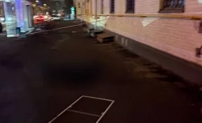 В Москве из окна 5 этажа выпала 3-летняя девочка