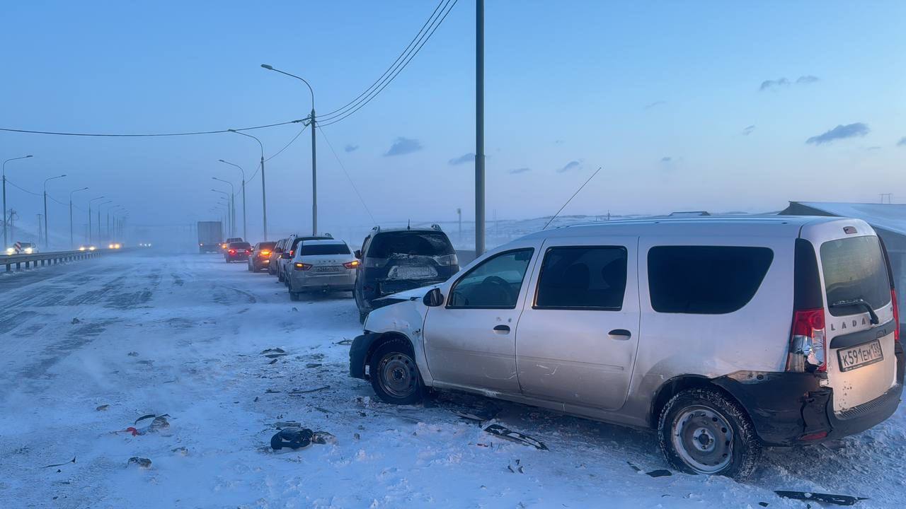 МВД: в Красноярском крае на трассе столкнулись 12 автомобилей