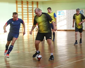Фото: Руководители «Южного Кузбасса» сыграли в мини-футбол 3