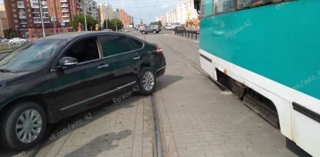 Фото: В Кемерове ДТП заблокировало движение на трамвайных путях 1