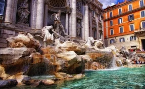 Туриста из России оштрафовали за купание в фонтане Рима