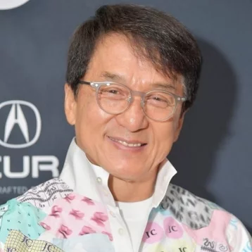 Фото: Китайский актёр Джеки Чан пообещал миллион юаней создателю вакцины от коронавируса 1