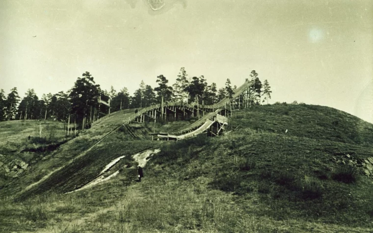 Фото: В Рудничном бору в Кемерове сносят старый корпус лыжной спортшколы. Вспоминаем её историю и рассказываем, что построят на этом месте 3