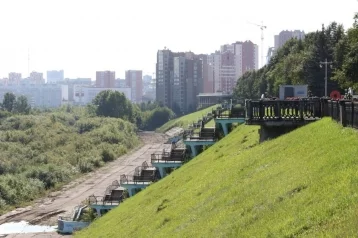 Фото: В Кемерове началась подготовка к демонтажу лестницы на Притомской набережной 1