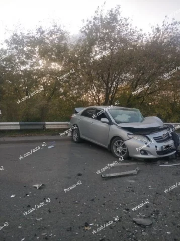 Фото: Жёсткая авария произошла на Кузбасском мосту в Кемерове  5