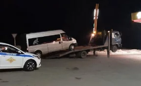 В Кузбассе задержали водителя, который возил туристов из Шерегеша на переоборудованном микроавтобусе
