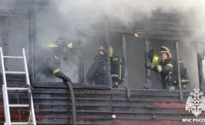 МЧС опубликовало видео с места пожара в кемеровском посёлке Металлплощадка