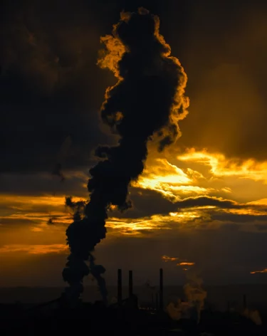 Жители Кировского района Кемерова пожаловались на едкий дым