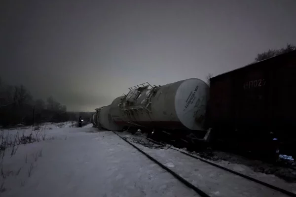 В Тульской области из-за схода грузовых цистерн задерживаются пассажирские поезда 