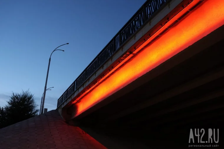 Фото: В Кемерове начали тестировать подсветку Кузбасского моста 4