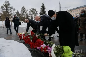 Фото: Губернатор Кузбасса почтил память погибших при пожаре в «Зимней вишне» 1