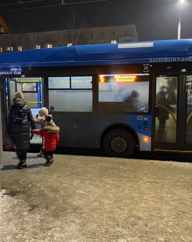 В Новокузнецке компания «ПитерАвто» получила 17 дополнительных автобусов