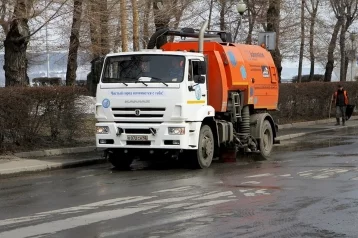 Фото: В Кемерове на уборку улиц вышла спецтехника 1