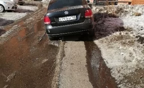 Кузбассовца оштрафовали за парковку на тротуаре
