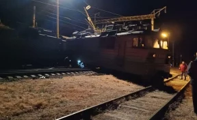 Пассажиры из Новокузнецка застряли на железной дороге из-за схода поезда