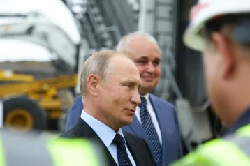 Фото:  «Такая громадина — как целый дом!»: Владимир Путин поговорил с шахтёрами о БелАЗе 1