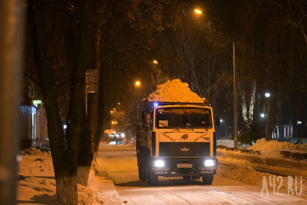 В Кемерове 1 января убирать снег на улицах будут 60 человек и 66 единиц техники