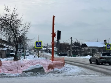 Фото: В Кемерове начался монтаж светофоров на пересечении улицы Гагарина с Каменской и Шорникова 2