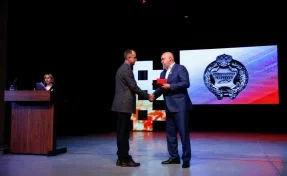Губернатор Кузбасса вручил награды лучшим металлургам региона
