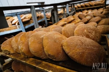 Фото: «Плесень ли?»: кемеровчане обсуждают жалобу школьников на хлеб в столовой 1