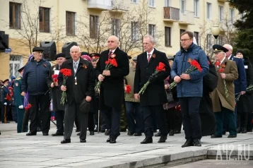 Фото: Сергей Цивилёв и Илья Середюк возложили цветы к Мемориалу Славы 1