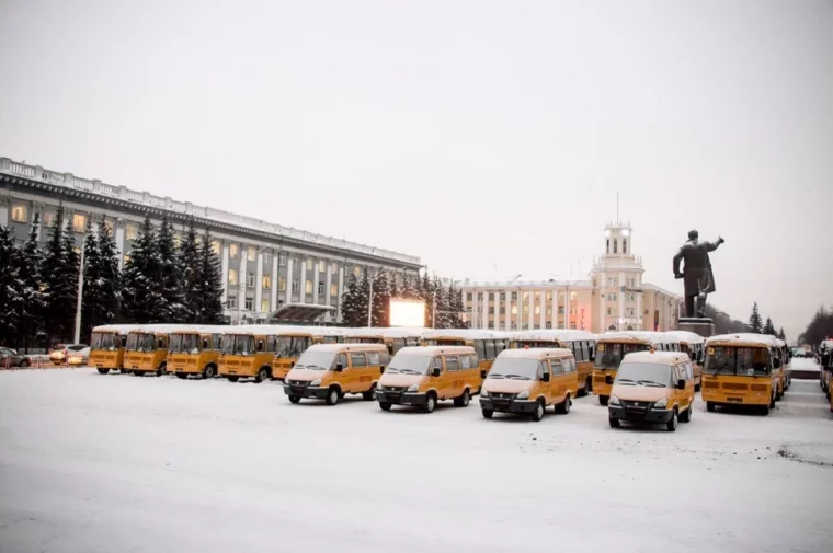 Фото: Сергей Цивилёв вручил водителям ключи от 50 новых автобусов 2