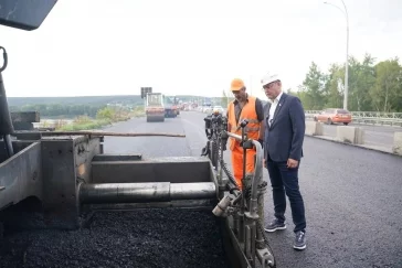 Фото: Илья Середюк проверил ход ремонта Кузбасского моста в Кемерове 3