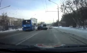В Кемерове последствия ДТП на Октябрьском проспекте сняли на видео
