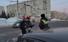 В Кемерове автоинспекторы выявили 15 нарушений в машинах такси за несколько часов