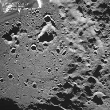Фото: Межпланетная станция «Луна-25» сделала снимок обратной стороны Луны  1