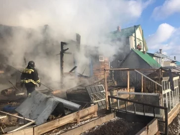 Фото: Один человек погиб на пожаре в многоэтажке в Кузбассе 2