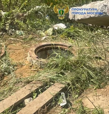Фото: В канализационном люке на юге Москвы обнаружены тела 3 рабочих 1